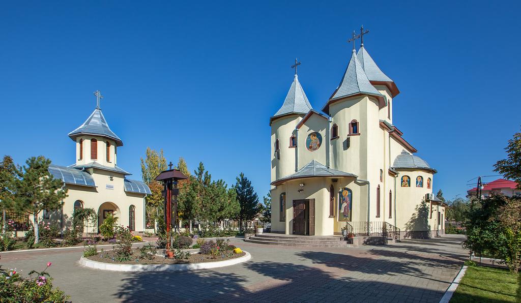 Biserica Sfantul Mare Mucenic Dimitrie Din Slobozia