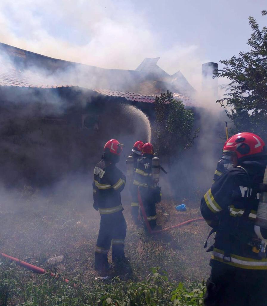 Incendiu Biserica Tandarei - 03